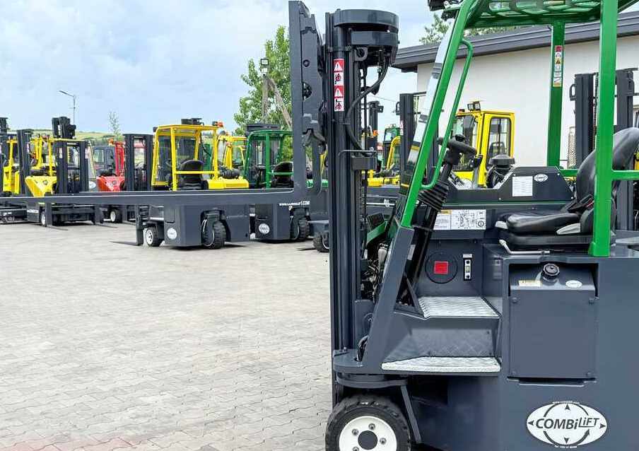 شاحنة مناولة بأربعة اتجاهات Combilift CB3000 / DIESEL / TRIPLEX 4900MM / FREE LIFT / SIDESHIFT / FORK POSITIONER / 1500MM FORKS / LIKE NEW: صورة 27