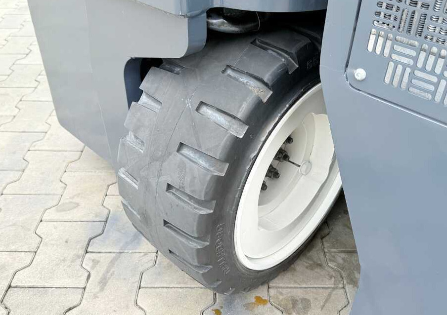 شاحنة مناولة بأربعة اتجاهات Combilift CB3000 / DIESEL / TRIPLEX 4900MM / FREE LIFT / SIDESHIFT / FORK POSITIONER / 1500MM FORKS / LIKE NEW: صورة 8