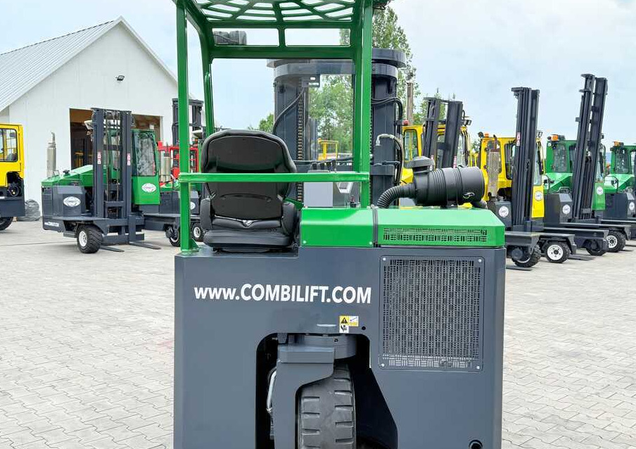 شاحنة مناولة بأربعة اتجاهات Combilift CB3000 / DIESEL / TRIPLEX 4900MM / FREE LIFT / SIDESHIFT / FORK POSITIONER / 1500MM FORKS / LIKE NEW: صورة 9