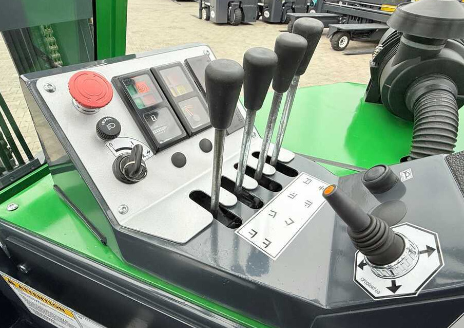 شاحنة مناولة بأربعة اتجاهات Combilift CB3000 / DIESEL / TRIPLEX 4900MM / FREE LIFT / SIDESHIFT / FORK POSITIONER / 1500MM FORKS / LIKE NEW: صورة 19