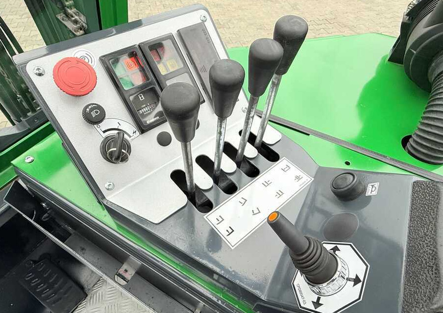 شاحنة مناولة بأربعة اتجاهات Combilift CB3000 / DIESEL / TRIPLEX 4900MM / FREE LIFT / SIDESHIFT / FORK POSITIONER / 1500MM FORKS / LIKE NEW: صورة 18