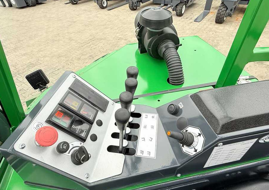 شاحنة مناولة بأربعة اتجاهات Combilift CB3000 / DIESEL / TRIPLEX 4900MM / FREE LIFT / SIDESHIFT / FORK POSITIONER / 1500MM FORKS / LIKE NEW: صورة 20