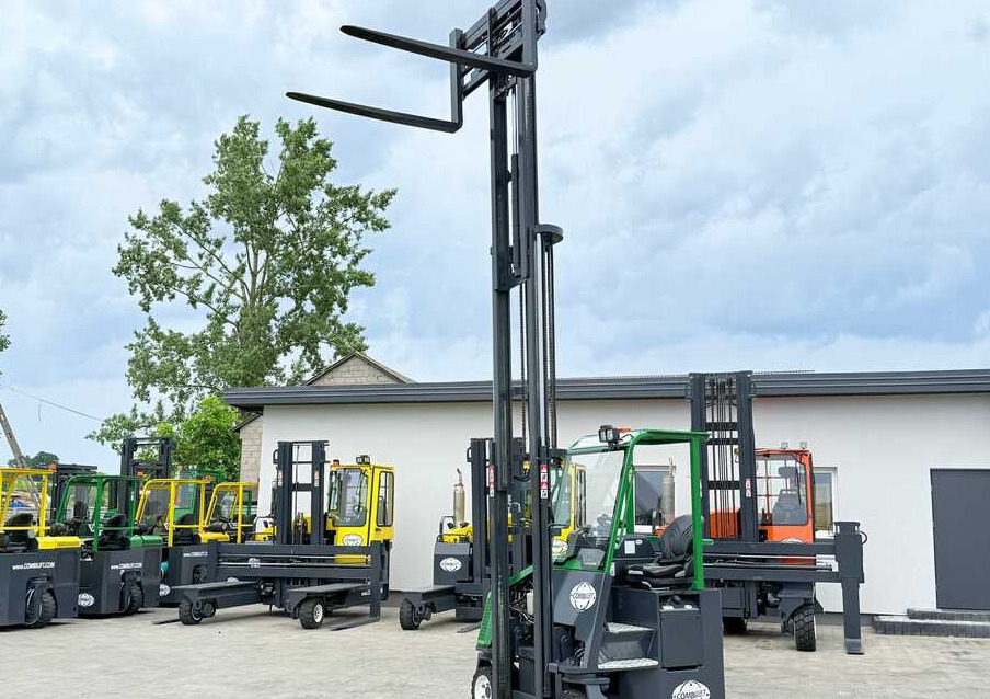 شاحنة مناولة بأربعة اتجاهات Combilift CB3000 / DIESEL / TRIPLEX 4900MM / FREE LIFT / SIDESHIFT / FORK POSITIONER / 1500MM FORKS / LIKE NEW: صورة 29