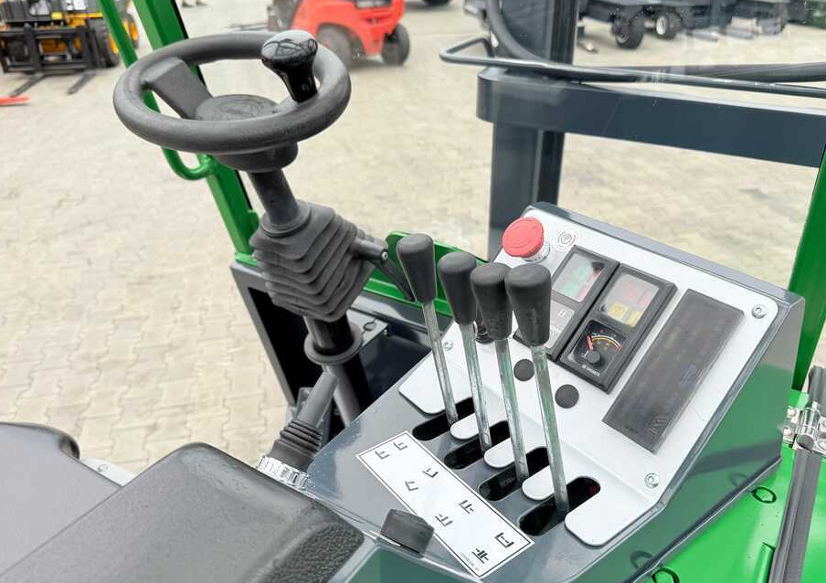 شاحنة مناولة بأربعة اتجاهات Combilift CB3000 / DIESEL / TRIPLEX 4900MM / FREE LIFT / SIDESHIFT / FORK POSITIONER / 1500MM FORKS / LIKE NEW: صورة 40