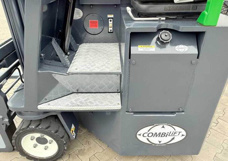 شاحنة مناولة بأربعة اتجاهات Combilift CB3000 / DIESEL / TRIPLEX 4900MM / FREE LIFT / SIDESHIFT / FORK POSITIONER / 1500MM FORKS / LIKE NEW: صورة 11