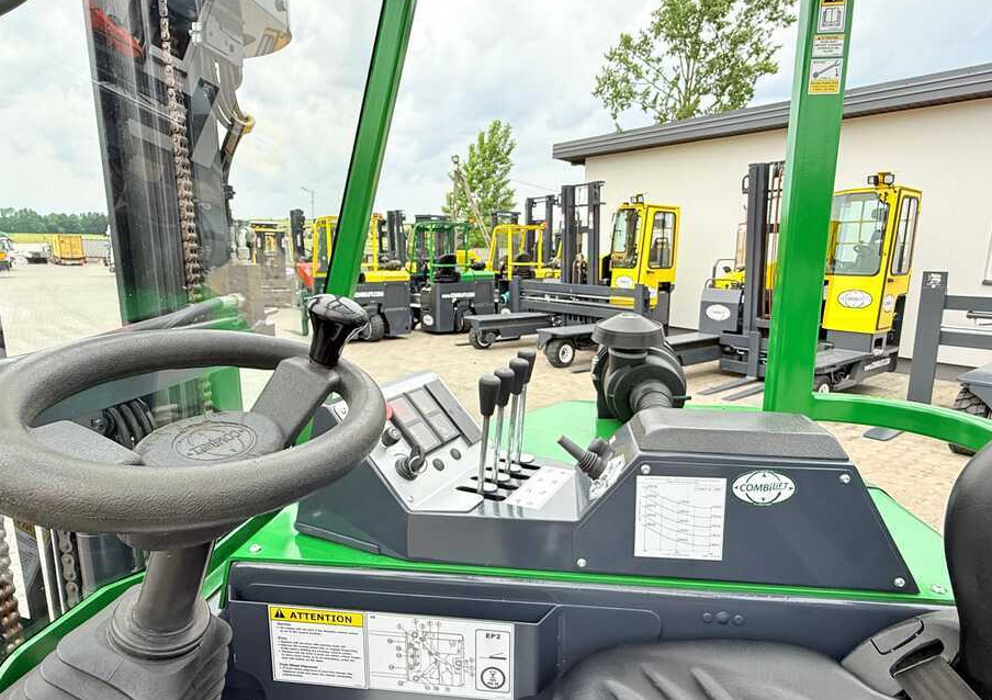 شاحنة مناولة بأربعة اتجاهات Combilift CB3000 / DIESEL / TRIPLEX 4900MM / FREE LIFT / SIDESHIFT / FORK POSITIONER / 1500MM FORKS / LIKE NEW: صورة 15