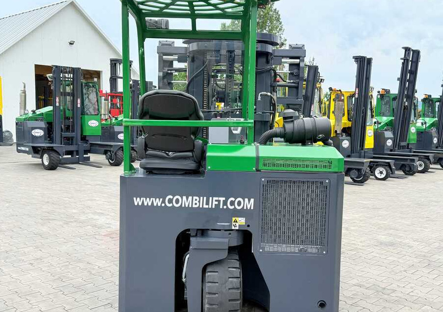 شاحنة مناولة بأربعة اتجاهات Combilift CB3000 / DIESEL / TRIPLEX 4900MM / FREE LIFT / SIDESHIFT / FORK POSITIONER / 1500MM FORKS / LIKE NEW: صورة 25