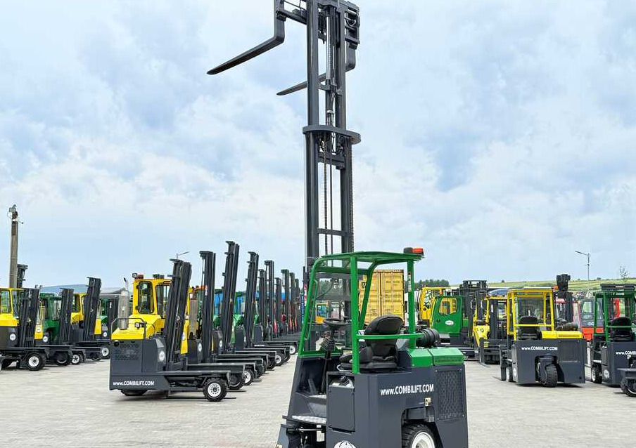 شاحنة مناولة بأربعة اتجاهات Combilift CB3000 / DIESEL / TRIPLEX 4900MM / FREE LIFT / SIDESHIFT / FORK POSITIONER / 1500MM FORKS / LIKE NEW: صورة 37