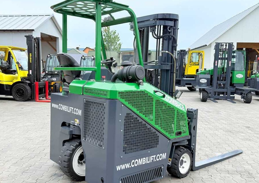 شاحنة مناولة بأربعة اتجاهات Combilift CB3000 / DIESEL / TRIPLEX 4900MM / FREE LIFT / SIDESHIFT / FORK POSITIONER / 1500MM FORKS / LIKE NEW: صورة 7