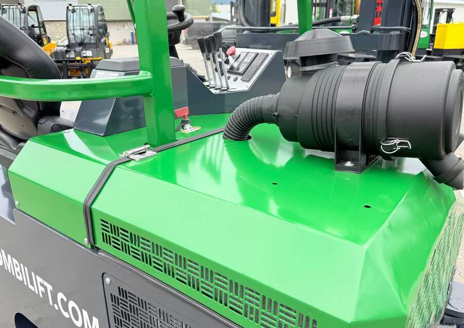 شاحنة مناولة بأربعة اتجاهات Combilift CB3000 / DIESEL / TRIPLEX 4900MM / FREE LIFT / SIDESHIFT / FORK POSITIONER / 1500MM FORKS / LIKE NEW: صورة 38