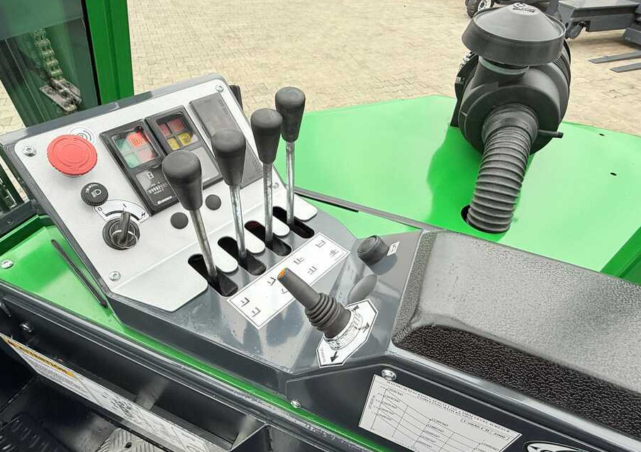 شاحنة مناولة بأربعة اتجاهات Combilift CB3000 / DIESEL / TRIPLEX 4900MM / FREE LIFT / SIDESHIFT / FORK POSITIONER / 1500MM FORKS / LIKE NEW: صورة 16