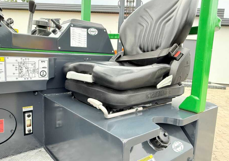 شاحنة مناولة بأربعة اتجاهات Combilift CB3000 / DIESEL / TRIPLEX 4900MM / FREE LIFT / SIDESHIFT / FORK POSITIONER / 1500MM FORKS / LIKE NEW: صورة 13