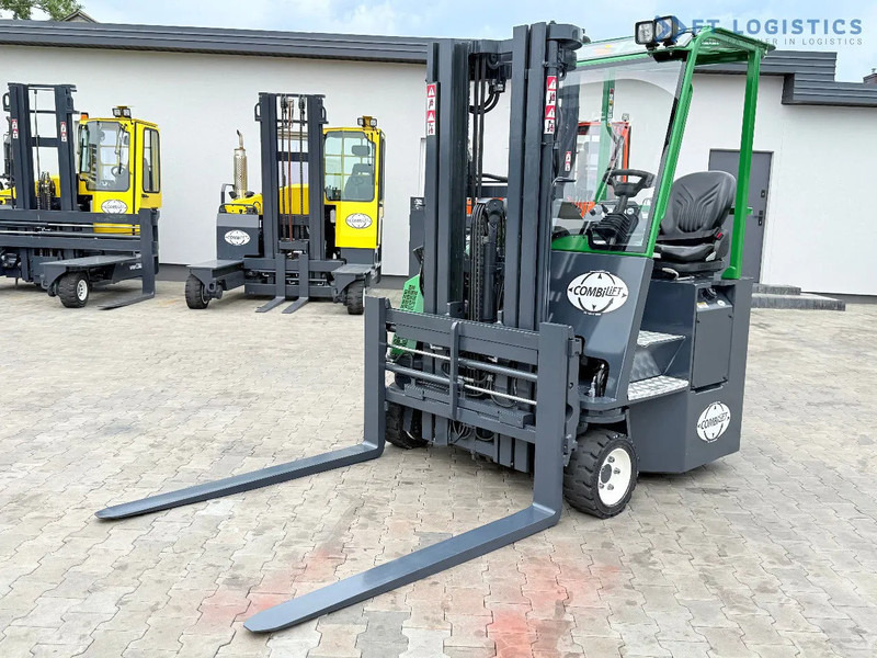 Combilift CB3000 / DIESEL / TRIPLEX 4900MM / FULL FREE LIFT / SIDE SHIFT / FORK POSITIONER / 1500MM FORKS / LIKE NEW CB3000 / DIESEL / TRI - شاحنة مناولة بأربعة اتجاهات: صورة 3 Combilift CB3000 / DIESEL / TRIPLEX 4900MM / FULL FREE LIFT / SIDE SHIFT / FORK POSITIONER / 1500MM FORKS / LIKE NEW CB3000 / DIESEL / TRI - شاحنة مناولة بأربعة اتجاهات: صورة 3