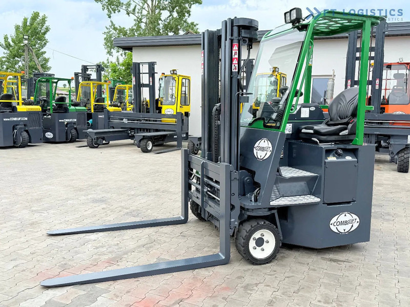 Combilift CB3000 / DIESEL / TRIPLEX 4900MM / FULL FREE LIFT / SIDE SHIFT / FORK POSITIONER / 1500MM FORKS / LIKE NEW CB3000 / DIESEL / TRI - شاحنة مناولة بأربعة اتجاهات: صورة 2 Combilift CB3000 / DIESEL / TRIPLEX 4900MM / FULL FREE LIFT / SIDE SHIFT / FORK POSITIONER / 1500MM FORKS / LIKE NEW CB3000 / DIESEL / TRI - شاحنة مناولة بأربعة اتجاهات: صورة 2