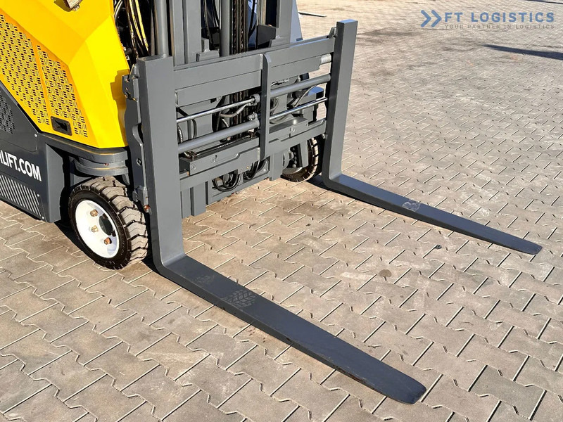 Combilift CB3000 / LPG / DUPLEX / 4000MM / FREE LIFT / NEW TIRES / LIKE NEW CB3000 / LPG / DUPLEX / 4000MM / FREE LIFT / NEW TIRES / LIKE - شاحنة مناولة بأربعة اتجاهات: صورة 4 Combilift CB3000 / LPG / DUPLEX / 4000MM / FREE LIFT / NEW TIRES / LIKE NEW CB3000 / LPG / DUPLEX / 4000MM / FREE LIFT / NEW TIRES / LIKE - شاحنة مناولة بأربعة اتجاهات: صورة 4