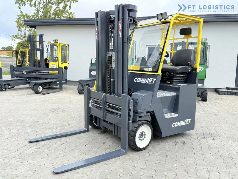 Combilift CB4000 / GAS / TRIPLEX 5200MM / FREE LIFT / FORK POSITIONER / SIDE SHIFT / EXCELLENT CONDITION / Wide range of four-way and side - شاحنة مناولة بأربعة اتجاهات: صورة 1 Combilift CB4000 / GAS / TRIPLEX 5200MM / FREE LIFT / FORK POSITIONER / SIDE SHIFT / EXCELLENT CONDITION / Wide range of four-way and side - شاحنة مناولة بأربعة اتجاهات: صورة 1