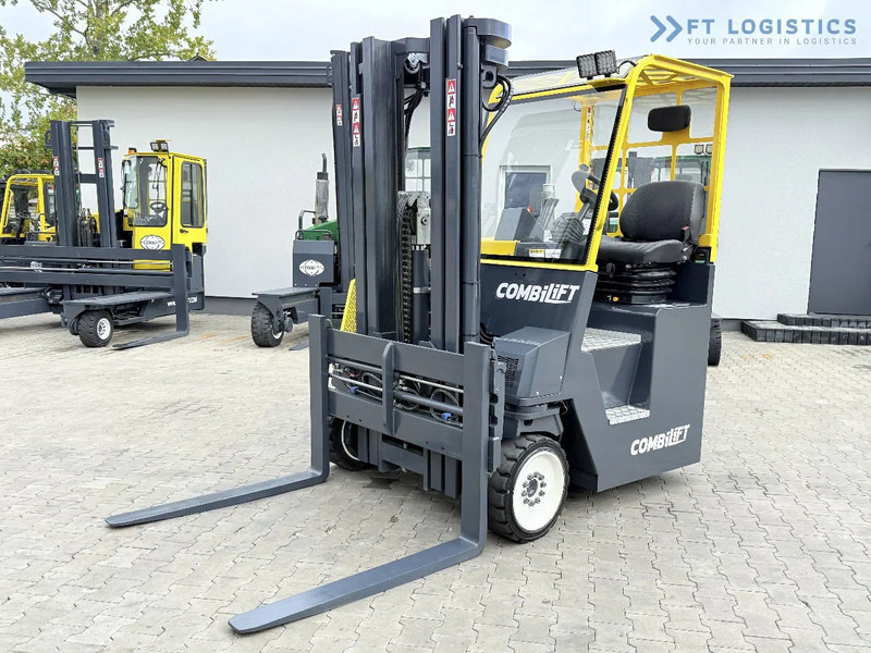Combilift CB4000 / GAS / TRIPLEX 5200MM / FREE LIFT / FORK POSITIONER / SIDE SHIFT / EXCELLENT CONDITION / Wide range of four-way and side - شاحنة مناولة بأربعة اتجاهات: صورة 4 Combilift CB4000 / GAS / TRIPLEX 5200MM / FREE LIFT / FORK POSITIONER / SIDE SHIFT / EXCELLENT CONDITION / Wide range of four-way and side - شاحنة مناولة بأربعة اتجاهات: صورة 4