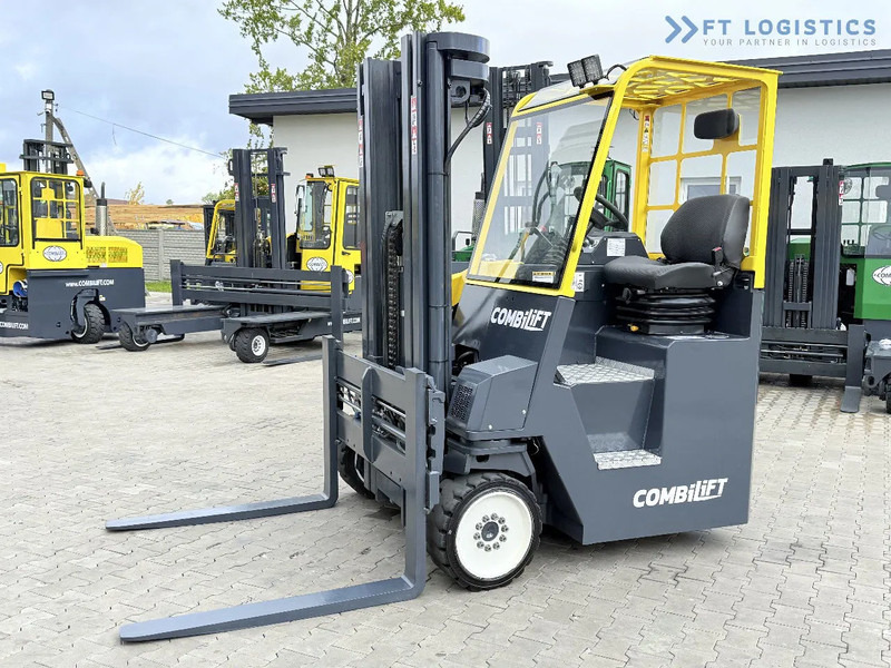 Combilift CB4000 / GAS / TRIPLEX 5200MM / FREE LIFT / FORK POSITIONER / SIDE SHIFT / EXCELLENT CONDITION / Wide range of four-way and side - شاحنة مناولة بأربعة اتجاهات: صورة 3 Combilift CB4000 / GAS / TRIPLEX 5200MM / FREE LIFT / FORK POSITIONER / SIDE SHIFT / EXCELLENT CONDITION / Wide range of four-way and side - شاحنة مناولة بأربعة اتجاهات: صورة 3