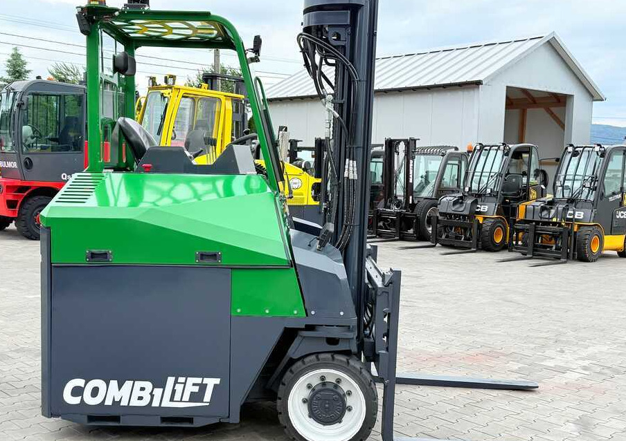Combilift CBE4000 / TRIPLEX / 5200 / FREE-LIFT - شاحنة مناولة بأربعة اتجاهات: صورة 3 Combilift CBE4000 / TRIPLEX / 5200 / FREE-LIFT - شاحنة مناولة بأربعة اتجاهات: صورة 3