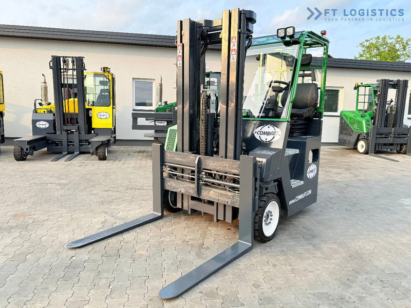 Combilift COMBILIFT C4000CB – TRIPLEX 5200mm – Year 2017 – LPG – FREE LIFT – SIDESHIFT – FORK POSITIONER – CONDITION 5/5 COMBILIFT C4000CB - شاحنة مناولة بأربعة اتجاهات: صورة 3 Combilift COMBILIFT C4000CB – TRIPLEX 5200mm – Year 2017 – LPG – FREE LIFT – SIDESHIFT – FORK POSITIONER – CONDITION 5/5 COMBILIFT C4000CB - شاحنة مناولة بأربعة اتجاهات: صورة 3