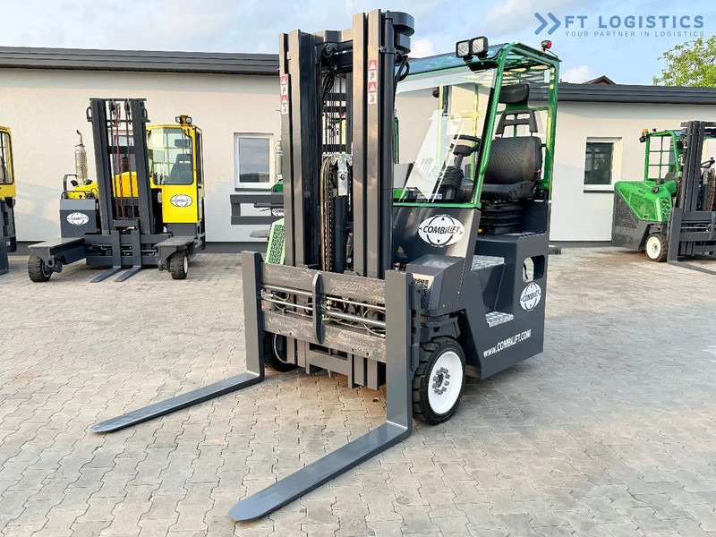 Combilift COMBILIFT C4000CB – TRIPLEX 5200mm – Year 2017 – LPG – FREE LIFT – SIDESHIFT – FORK POSITIONER – CONDITION 5/5 COMBILIFT C4000CB - شاحنة مناولة بأربعة اتجاهات: صورة 1 Combilift COMBILIFT C4000CB – TRIPLEX 5200mm – Year 2017 – LPG – FREE LIFT – SIDESHIFT – FORK POSITIONER – CONDITION 5/5 COMBILIFT C4000CB - شاحنة مناولة بأربعة اتجاهات: صورة 1