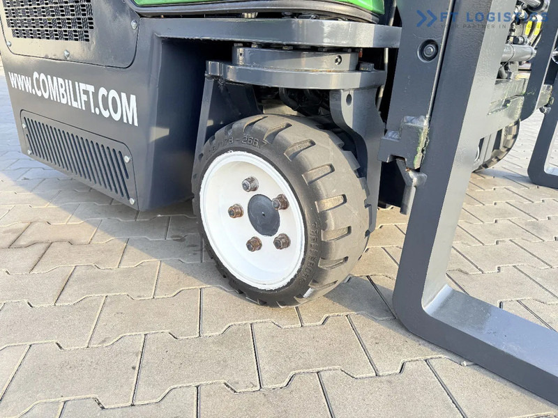 Combilift Combilift C2500CB / TRIPLEX / 5500MM / FREE LIFT / DIESEL / ONLY 3768 MTH / FORK POSITIONER / SIDE SHIFT / NEW TYRES / LIKE NEW - شاحنة مناولة بأربعة اتجاهات: صورة 5 Combilift Combilift C2500CB / TRIPLEX / 5500MM / FREE LIFT / DIESEL / ONLY 3768 MTH / FORK POSITIONER / SIDE SHIFT / NEW TYRES / LIKE NEW - شاحنة مناولة بأربعة اتجاهات: صورة 5
