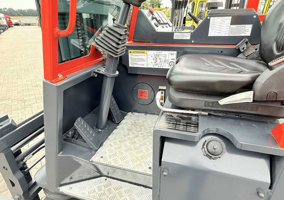 Combilift Combilift C3000CB – TRIPLEX 6000mm – Year 2016 / Only 2,161 hours / Free Lift / Fork Positioner / Diesel - شاحنة مناولة بأربعة اتجاهات: صورة 5 Combilift Combilift C3000CB – TRIPLEX 6000mm – Year 2016 / Only 2,161 hours / Free Lift / Fork Positioner / Diesel - شاحنة مناولة بأربعة اتجاهات: صورة 5