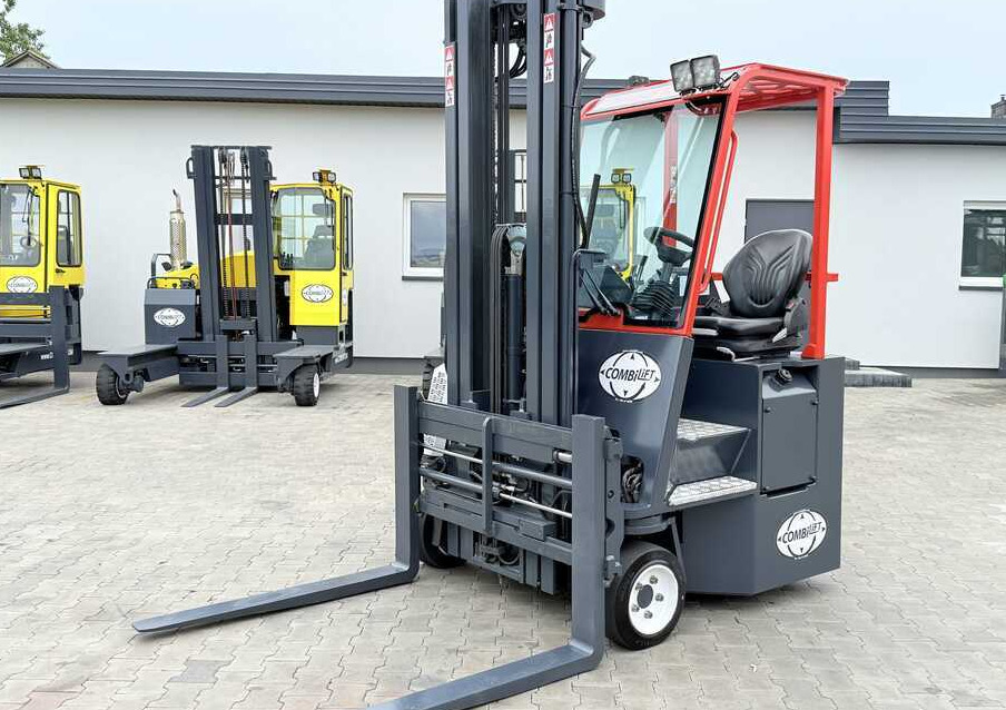 Combilift Combilift C3000CB – TRIPLEX 6000mm – Year 2016 / Only 2,161 hours / Free Lift / Fork Positioner / Diesel - شاحنة مناولة بأربعة اتجاهات: صورة 1 Combilift Combilift C3000CB – TRIPLEX 6000mm – Year 2016 / Only 2,161 hours / Free Lift / Fork Positioner / Diesel - شاحنة مناولة بأربعة اتجاهات: صورة 1