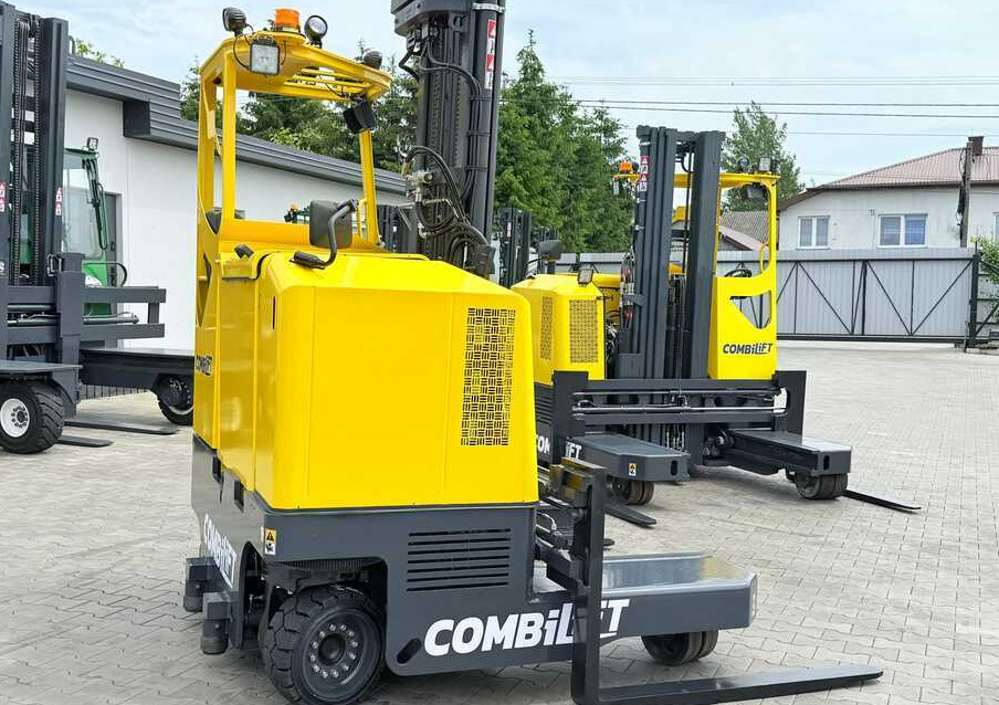 Combilift MR / ELECTRIC / TRIPLEX – 6000MM / FULL FREE LIFT / WIDE POSITIONER / FORK SIDESHIFT / ONLY 1400 HOURS / LIKE NEW - شاحنة مناولة بأربعة اتجاهات: صورة 5 Combilift MR / ELECTRIC / TRIPLEX – 6000MM / FULL FREE LIFT / WIDE POSITIONER / FORK SIDESHIFT / ONLY 1400 HOURS / LIKE NEW - شاحنة مناولة بأربعة اتجاهات: صورة 5