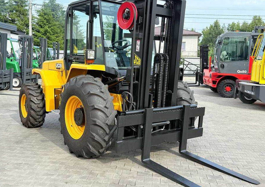 JCB 940 / DIESEL / TRIPLEX 4500MM / FORK POSITIONER / FORK SIDESHIFT / 4T / NEW TYRES / LIKE NEW - رافعة شوكية للأرض الوعرة: صورة 5 JCB 940 / DIESEL / TRIPLEX 4500MM / FORK POSITIONER / FORK SIDESHIFT / 4T / NEW TYRES / LIKE NEW - رافعة شوكية للأرض الوعرة: صورة 5