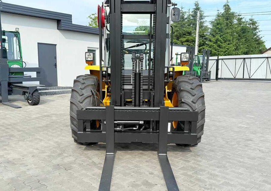 JCB 940 / DIESEL / TRIPLEX 4500MM / FORK POSITIONER / FORK SIDESHIFT / 4T / NEW TYRES / LIKE NEW - رافعة شوكية للأرض الوعرة: صورة 4 JCB 940 / DIESEL / TRIPLEX 4500MM / FORK POSITIONER / FORK SIDESHIFT / 4T / NEW TYRES / LIKE NEW - رافعة شوكية للأرض الوعرة: صورة 4