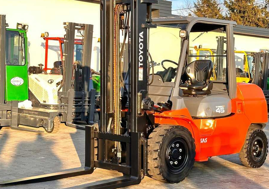 Toyota 42-4FD40 / DIESEL / 4500KG / DUPLEX / FORKS 1400MM / WELL-MAINTAINED - رافعة شوكية ديزل: صورة 1 Toyota 42-4FD40 / DIESEL / 4500KG / DUPLEX / FORKS 1400MM / WELL-MAINTAINED - رافعة شوكية ديزل: صورة 1