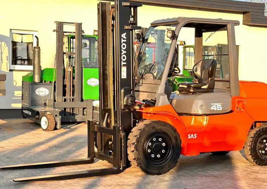 Toyota 42-4FD40 / DIESEL / 4500KG / DUPLEX / FORKS 1400MM / WELL-MAINTAINED - رافعة شوكية ديزل: صورة 3 Toyota 42-4FD40 / DIESEL / 4500KG / DUPLEX / FORKS 1400MM / WELL-MAINTAINED - رافعة شوكية ديزل: صورة 3