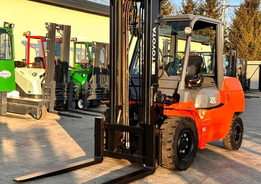 Toyota 42-4FD40 / DIESEL / 4500KG / DUPLEX / FORKS 1400MM / WELL-MAINTAINED - رافعة شوكية ديزل: صورة 2 Toyota 42-4FD40 / DIESEL / 4500KG / DUPLEX / FORKS 1400MM / WELL-MAINTAINED - رافعة شوكية ديزل: صورة 2