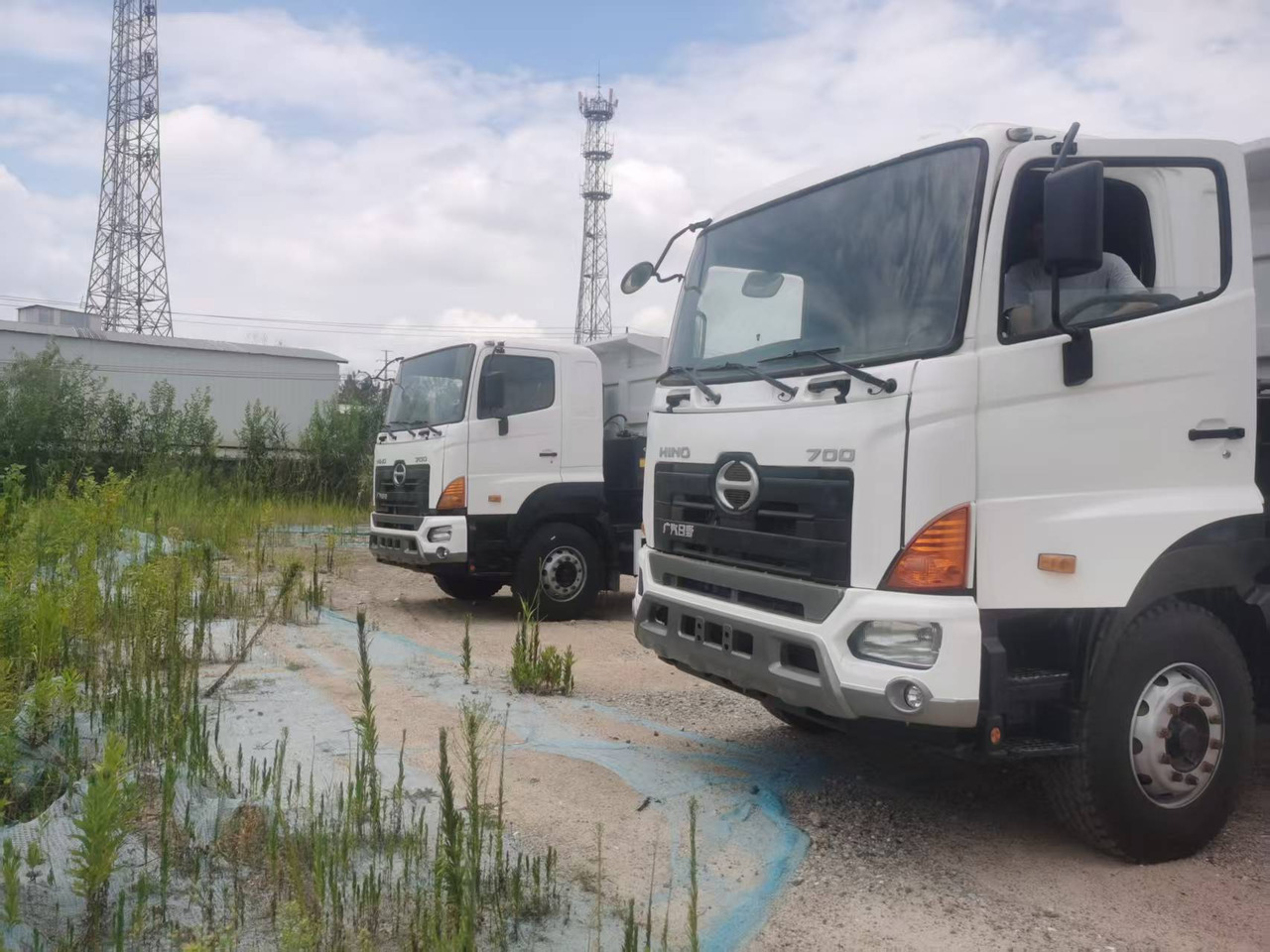 HINO 6×4,10 wheels - شاحنة قلاب: صورة 2 HINO 6×4,10 wheels - شاحنة قلاب: صورة 2