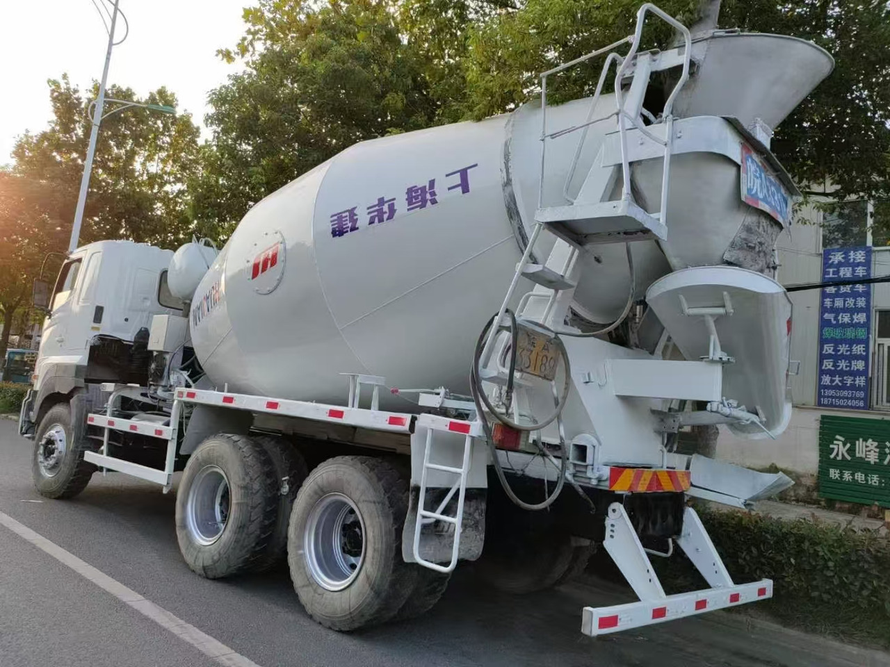 HINO 700  - شاحنة صهريج: صورة 5 HINO 700  - شاحنة صهريج: صورة 5