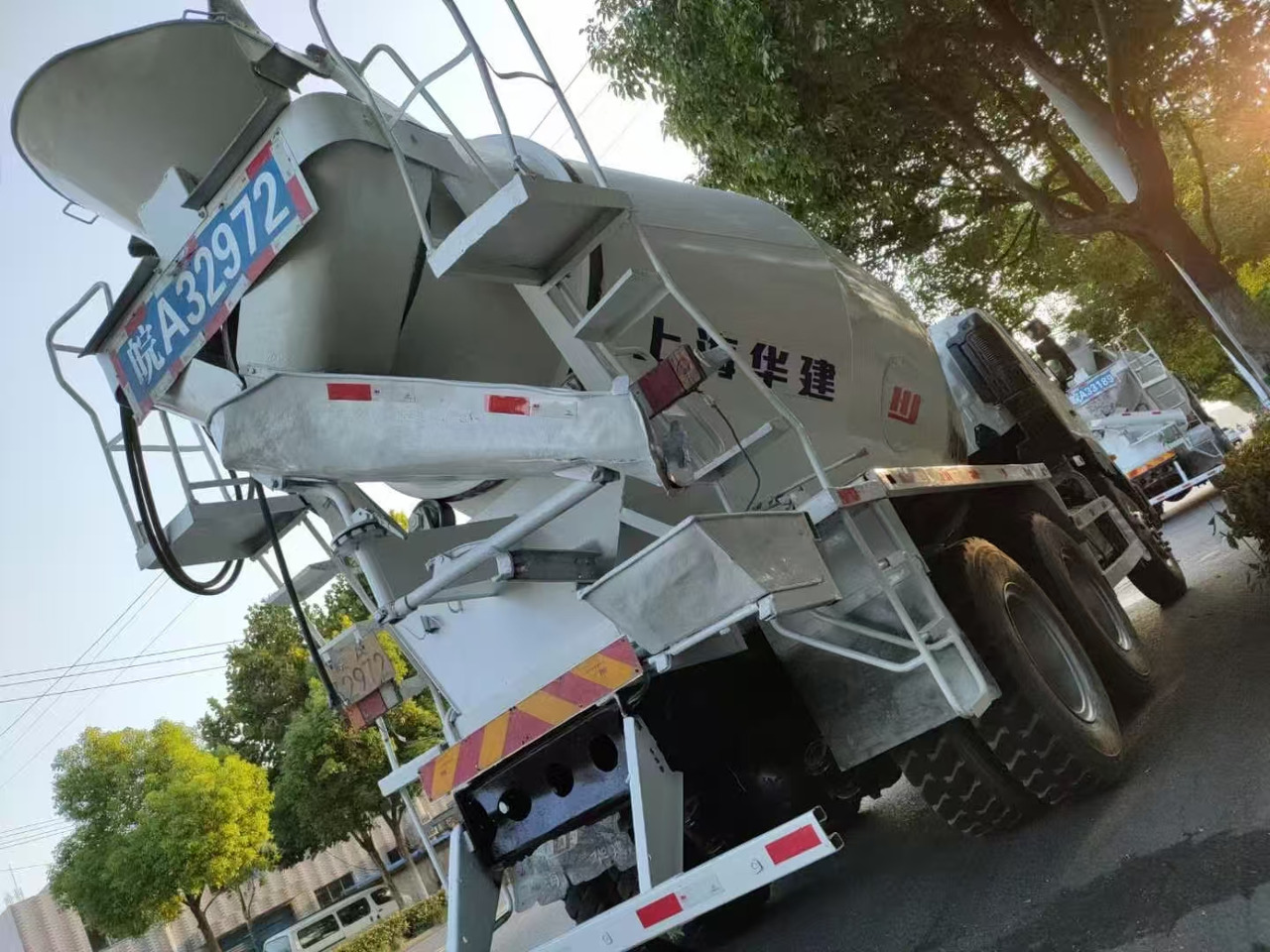 HINO 700  - شاحنة صهريج: صورة 4 HINO 700  - شاحنة صهريج: صورة 4