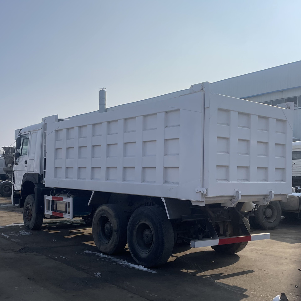 HOWO 6*4 DUMP TRUCK - شاحنة قلاب: صورة 3 HOWO 6*4 DUMP TRUCK - شاحنة قلاب: صورة 3