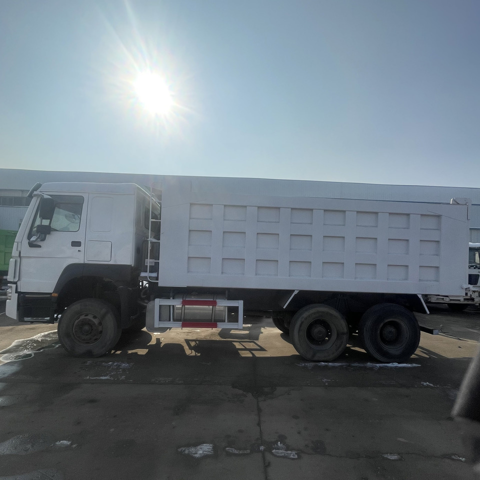 HOWO 6*4 DUMP TRUCK - شاحنة قلاب: صورة 1 HOWO 6*4 DUMP TRUCK - شاحنة قلاب: صورة 1