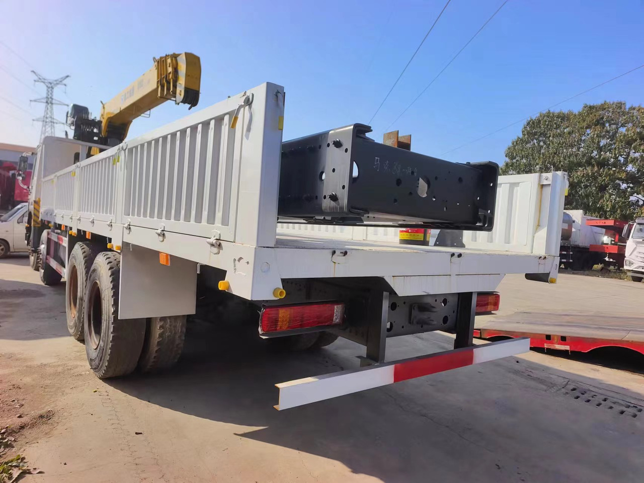HOWO HOWO 371 chassis,10 TONS crane truck - شاحنة كرين: صورة 2 HOWO HOWO 371 chassis,10 TONS crane truck - شاحنة كرين: صورة 2