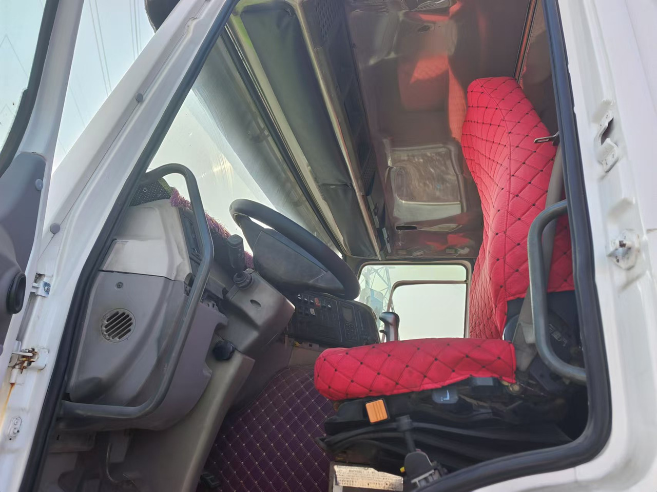 HOWO,XCMG HOWO 375,XCMG MSQS300-4 12 tons - شاحنة صهريج: صورة 4 HOWO,XCMG HOWO 375,XCMG MSQS300-4 12 tons - شاحنة صهريج: صورة 4