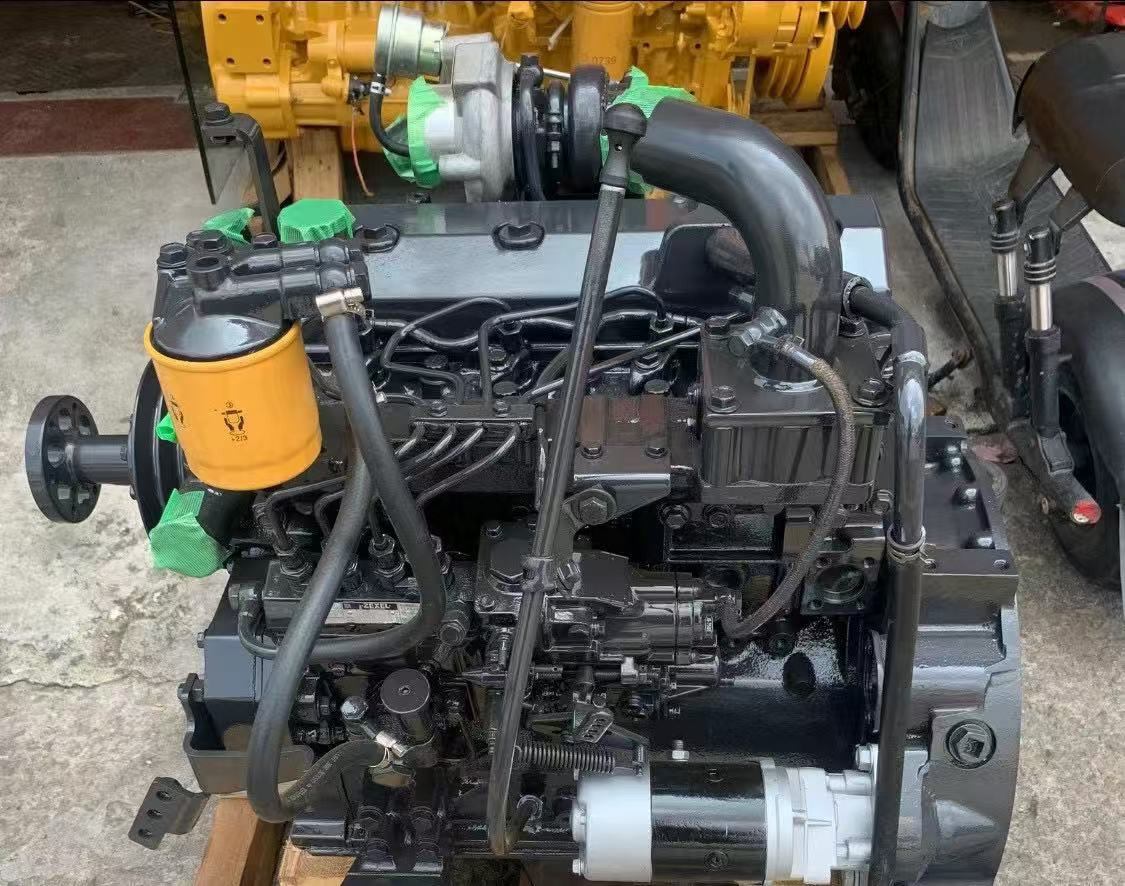 KOMATSU 4D95LE-3 - محرك - حفارة: صورة 1 KOMATSU 4D95LE-3 - محرك - حفارة: صورة 1