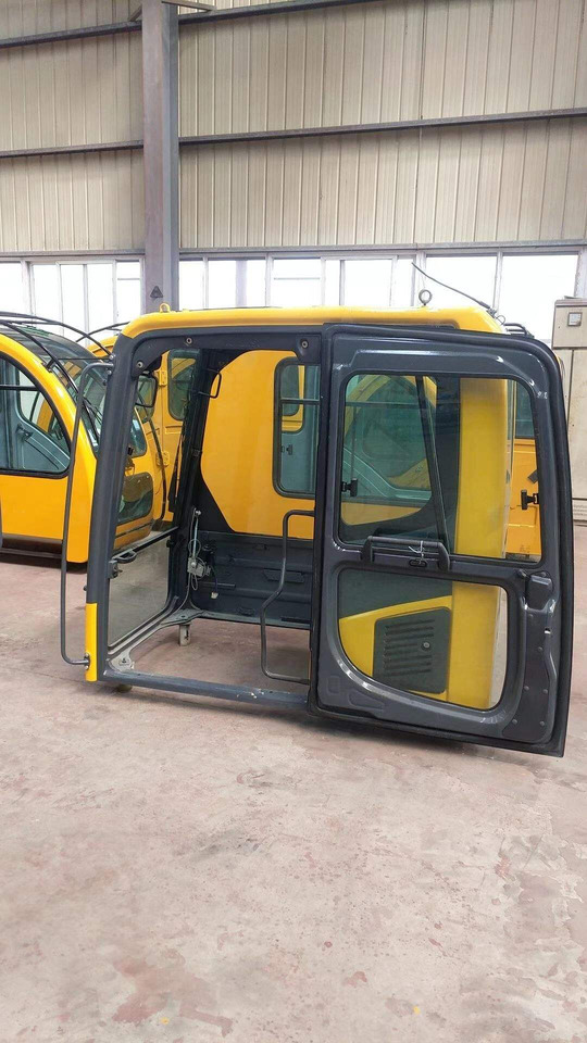 KOMATSU PC 210-8 - كابينة - حفارة: صورة 3 KOMATSU PC 210-8 - كابينة - حفارة: صورة 3