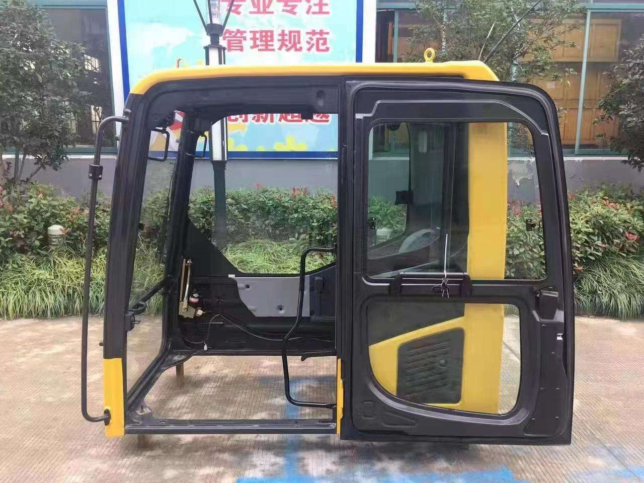 KOMATSU PC200-8 M0 - كابينة - حفارة: صورة 1 KOMATSU PC200-8 M0 - كابينة - حفارة: صورة 1