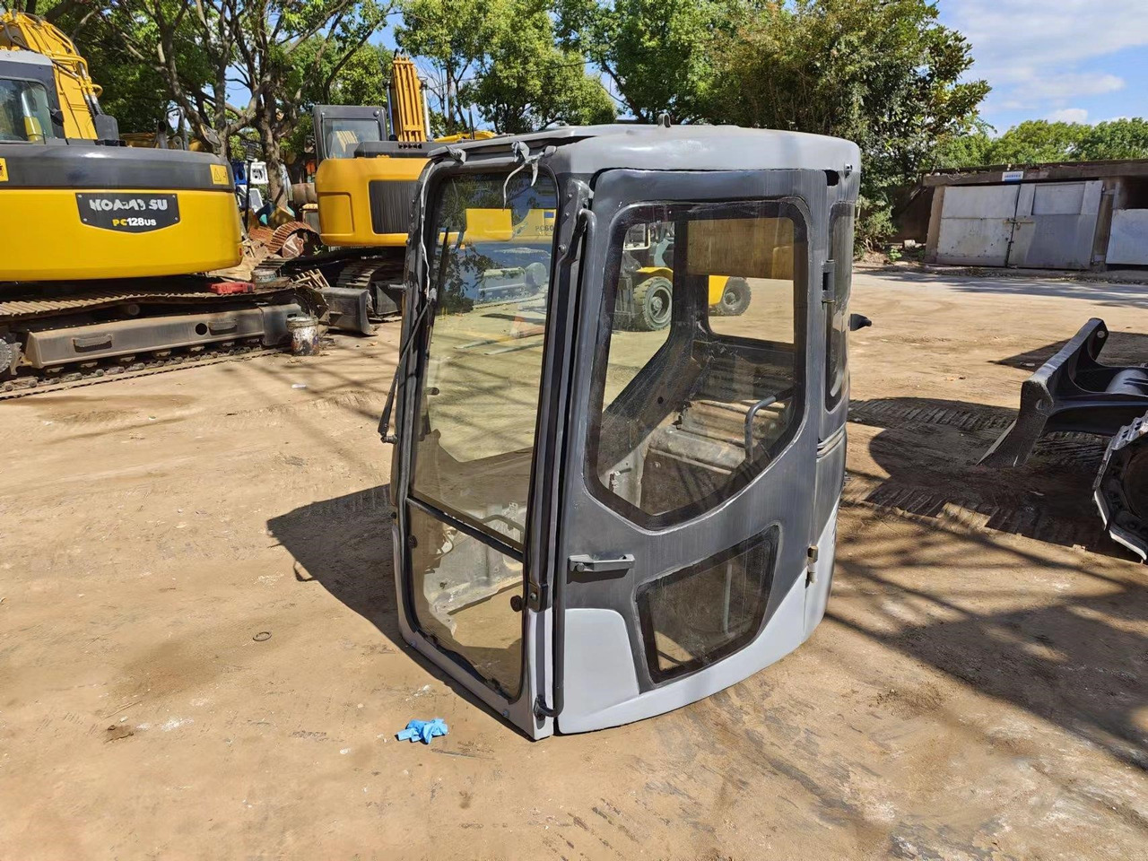 KOMATSU PC78US-6 - كابينة - حفارة: صورة 1 KOMATSU PC78US-6 - كابينة - حفارة: صورة 1