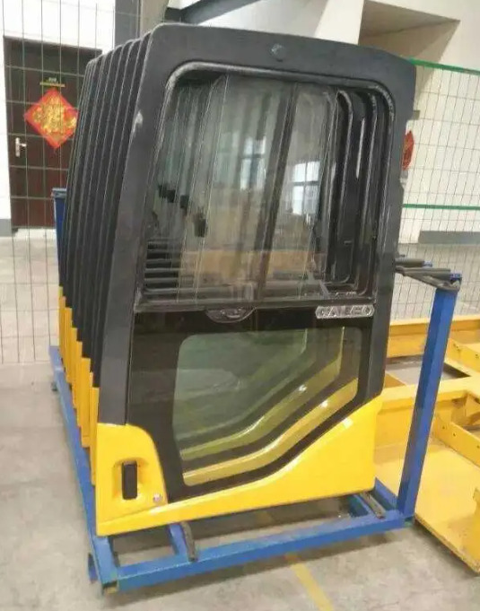 KOMATSU pc200-7 - كابينة - حفارة: صورة 4 KOMATSU pc200-7 - كابينة - حفارة: صورة 4