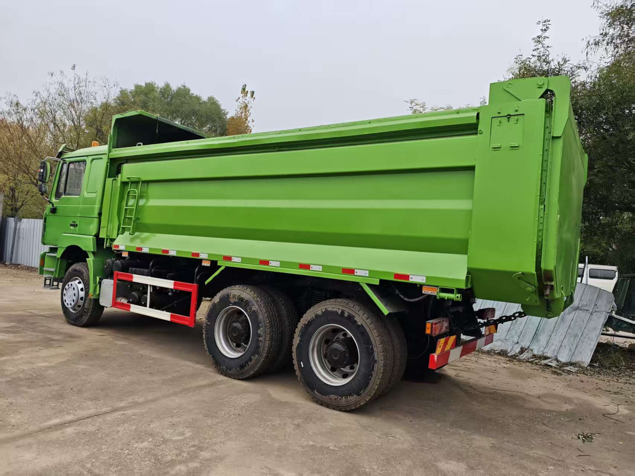 SHACMAN F3000 - شاحنة صهريج: صورة 1 SHACMAN F3000 - شاحنة صهريج: صورة 1