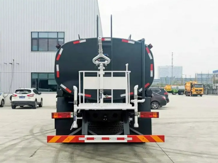 SHACMAN SHACMAN H3000 20 cubic meters tanker - شاحنة صهريج: صورة 5 SHACMAN SHACMAN H3000 20 cubic meters tanker - شاحنة صهريج: صورة 5