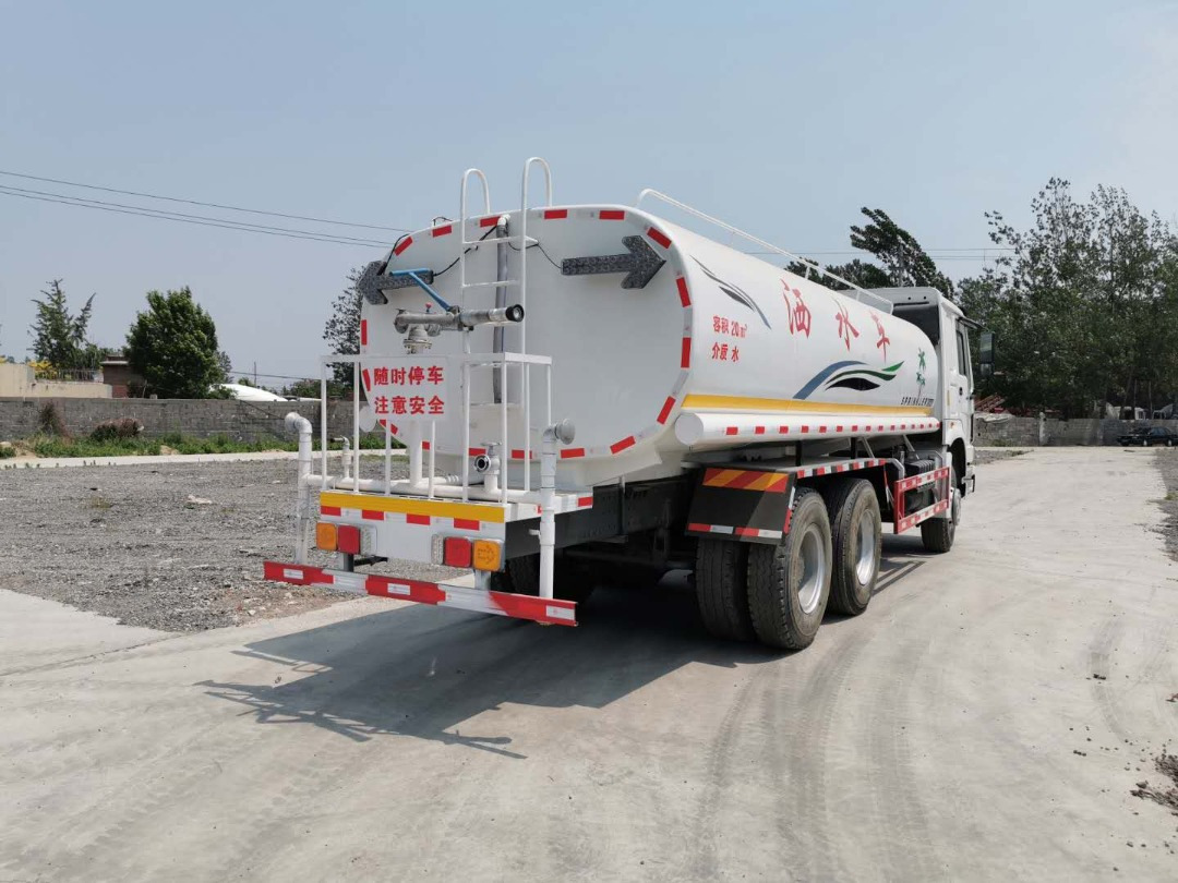 SINOTRUK 20 cubic meters tank - شاحنة صهريج: صورة 3 SINOTRUK 20 cubic meters tank - شاحنة صهريج: صورة 3