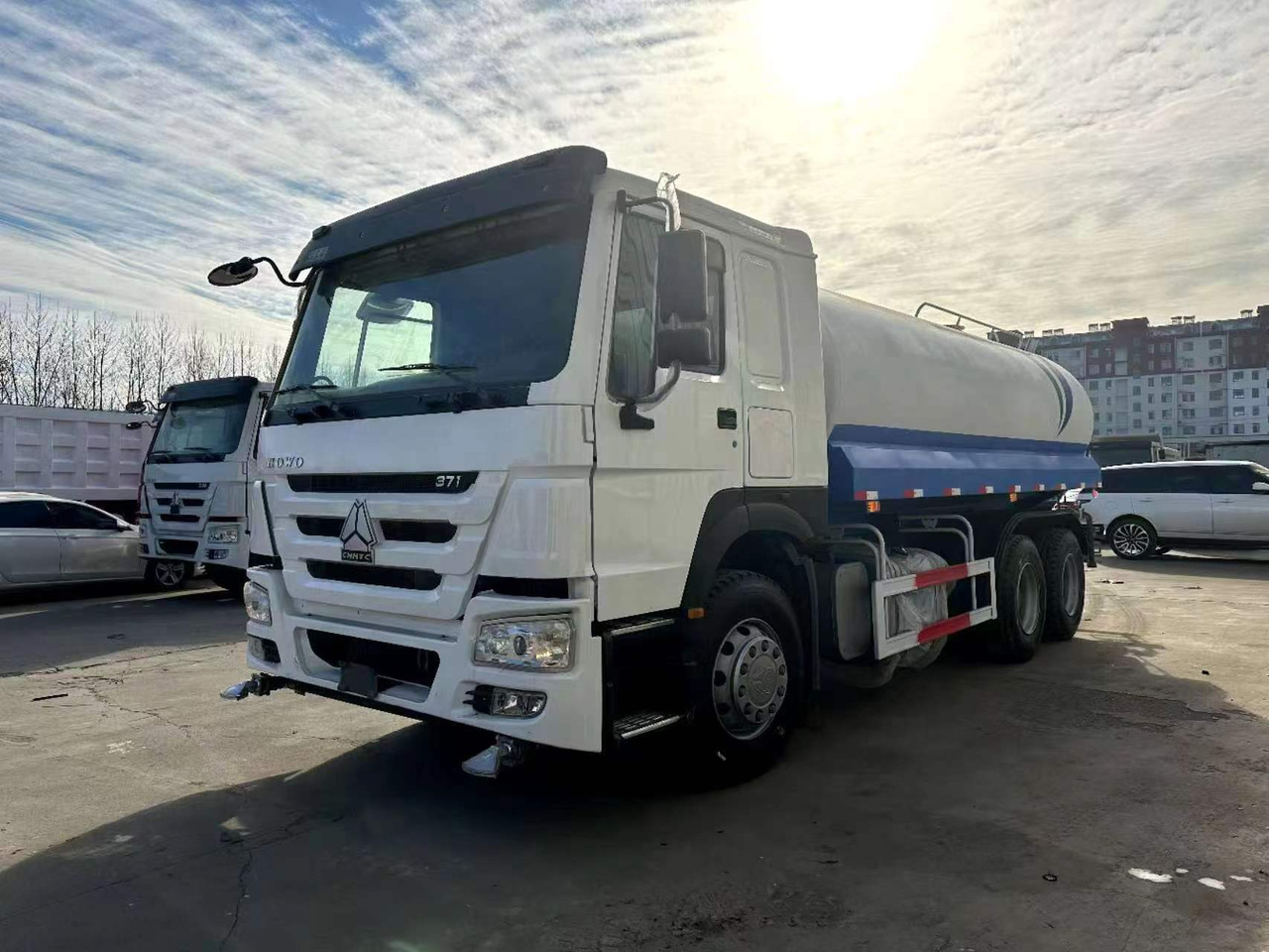 SINOTRUK 20  cubic  meters  tanker - شاحنة صهريج: صورة 2 SINOTRUK 20  cubic  meters  tanker - شاحنة صهريج: صورة 2